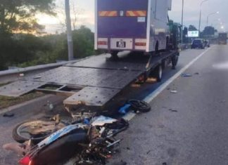 Maut rempuh trak tunda di lorong kecemasan