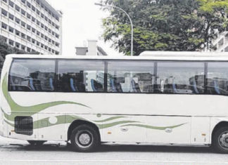 Baru ambil dari bengkel, enjin bas sekolah tercabut ketika ambil murid