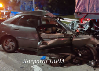 Pemandu Proton Waja maut tersepit belakang lori