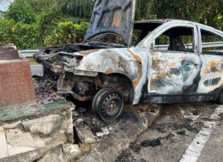Proton Saga terbakar selepas curi telefon pintar pekerja kedai runcit