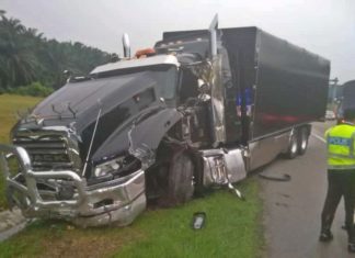 Trak Mack keluarga Diraja Johor kemalangan