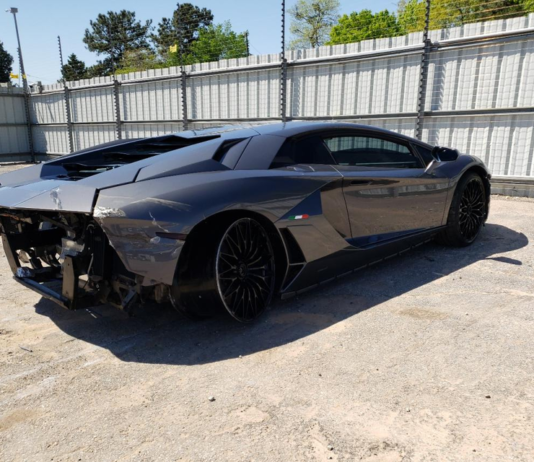 Aventador Ultimae kemalangan untuk dijual, harga RM999k