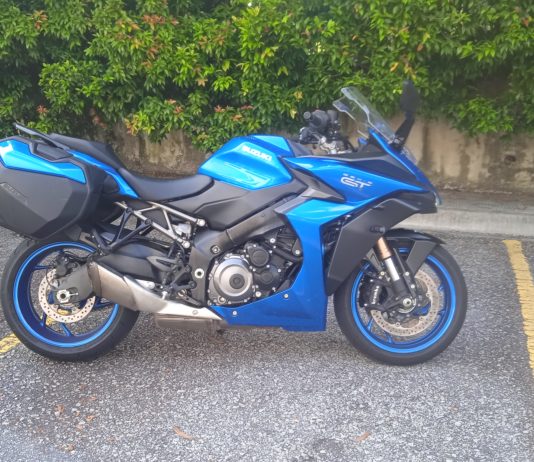 Suzuki GSX-S 1000GT Sport Tourer Terbaik Didalam Kelasnya