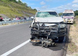 Dilanggar trak pikap, badan rider terputus dua