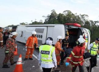 Seorang maut, bas persiaran bawa pelancong kemalangan di LPT 2