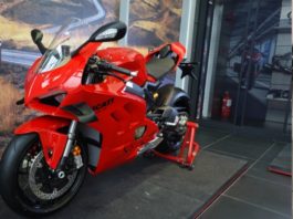 Berapa bayaran bulanan Ducati Panigale V4 (2023)? Kami kirakan untuk anda…