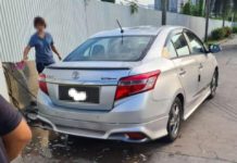 Selamba guna air stesen minyak cuci kereta