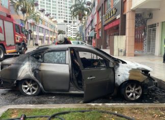 Lelaki rentung, kereta terbakar di tempat letak kereta