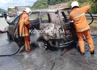 Proton Exora hangus terbakar, seorang maut