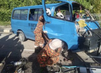 Pemandu van kilang tersepit kemalangan libat dua kenderaan