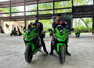 “Beli tunai duit tabung sejak usia 16-tahun, mak ada top-up sikit,” pasangan kembar antara pemilik terawal Kawasaki ZX-25R SE