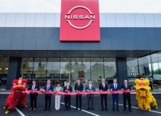 Presiden Nissan Motor Co Ltd lancar Pusat Flagship Nissan pertama di Petaling Jaya