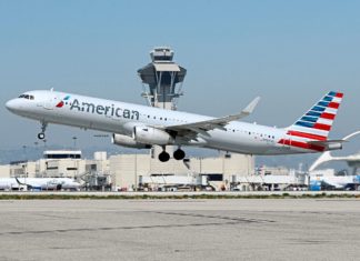 Ditendang keluar dari pesawat gara-gara bau badan busuk