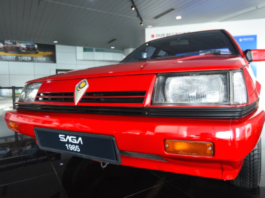 “Pasai apa logo Proton (pertama) bentuk dia macam tu,” Tun M