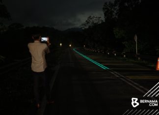 Pertama di Malaysia, tanda garis jalan bercahaya dalam gelap di Semenyih