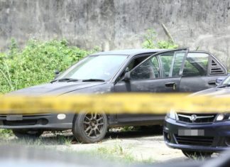 Mayat berulat ditemui dalam Proton Wira