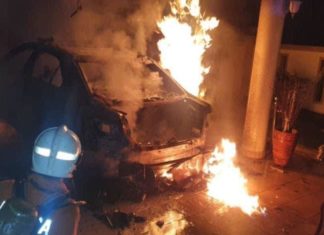 Tiga buah kereta Ahli Parlimen Beruas terbakar