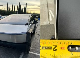 “Ada ruang antara pintu dan penutup pelantar, kebanyakan masa signal tak berfungsi,” pemilik Tesla Cybertruck