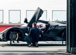 Bugatti Bolide guna brek karbon terbesar Brembo