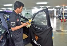 Proton buka pusat pemasangan cermin gelap di Tanjong Malim