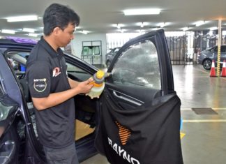 Proton buka pusat pemasangan cermin gelap di Tanjong Malim