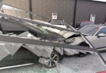 Rempuh Porsche 911 GT3 dalam pusat pameran, pemandu Mitsubishi Xpander perlu bayar pampasan RM1.7 juta