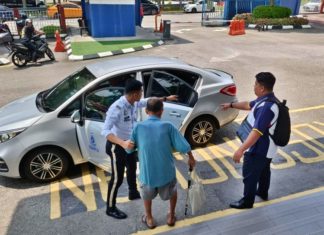 Tidak cukup wang lepas bayar saman, polis hantar pulang warga emas