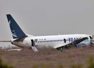 Pesawat Boeing 737 terbakar dan terbabas di landasan Dakar