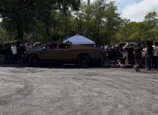 Tesla Cybertruck rempuh orang ramai setelah cubaan aksi donut tidak menjadi