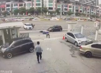 2 rider jadi mangsa kecuaian pemandu Perodua Ativa lupa tarik brek tangan