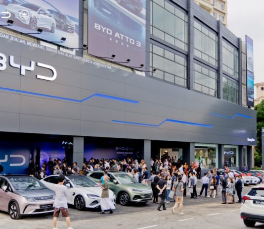 Pusat BYD yang pertama buka di Hartamas Shopping Centre