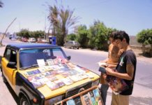 Lelaki ini jadikan teksinya sebagai perpustakaan bergerak