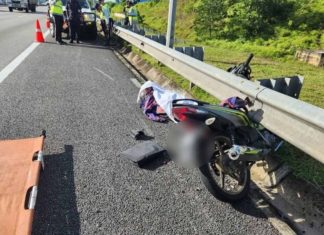 Penunggang motosikal maut langgar tayar lori bergolek