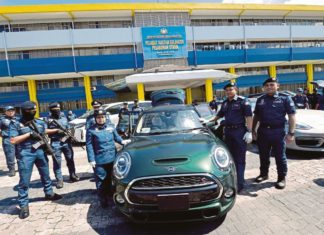 Kastam rampas 11 kereta mewah bernilai RM3.69 juta