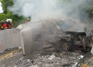 Bongkah konkrit jatuh atas Proton Saga, wanita nyaris maut