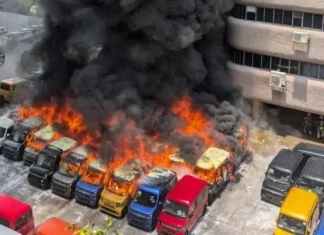 Puluhan kei car Honda N-Box terbakar di atas bumbung parkir