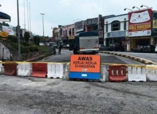 Tanda mendapan tanah, Jalan Bandar Rawang 2 ditutup sementara