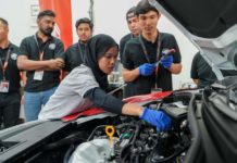 Dua wanita daripada 39 peserta menamatkan pengijazahan Juruteknik Bertauliah MG