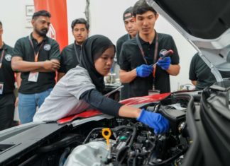 Dua wanita daripada 39 peserta menamatkan pengijazahan Juruteknik Bertauliah MG