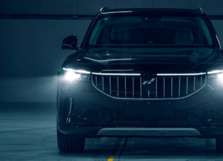 Pasangan Diraja Tengku Muhammad dan Tengku Natasya Puteri terima hadiah SUV Rabdan One