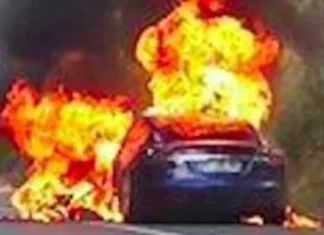 Empat maut dalam insiden Tesla terbakar