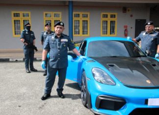 Kastam Perlis rampas tiga kereta termasuk Porsche Cayman bernilai RM1.1 juta