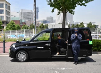 Pelancong boleh tempah perkhidmatan teksi ninja di lapangan terbang Jepun
