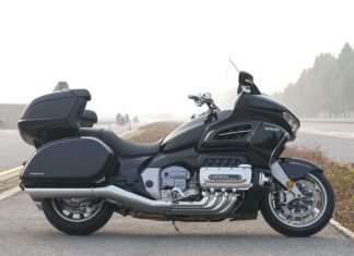 Jentera touring Souo S2000 debut dengan enjin 8 silinder, 154 hp!