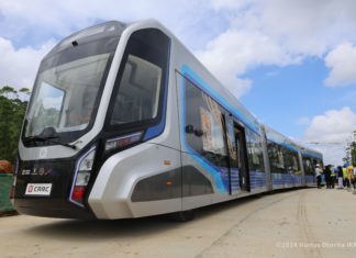 Gagal beroperasi tanpa pemandu, Indonesia pulangkan trem buatan China