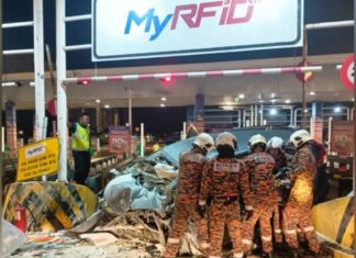 Dua warga emas maut, rempuh pembahagi Plaza Tol Sungai Besi