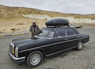 Usia bukan penghalang, warga emas ini kembara dunia pandu Mercedes W114