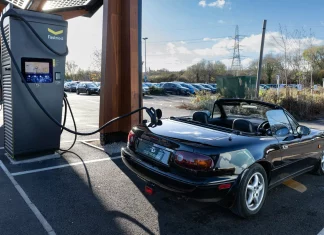 Electrogenic jual kit plug & play EV untuk pemilik MX-5 generasi pertama