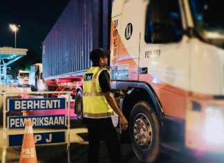 Tiada lesen memandu, pemandu lori kurier ditahan