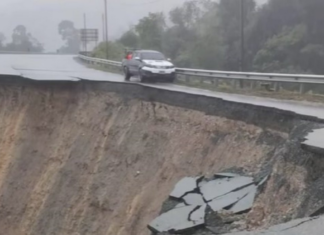 Laluan Aring-Kenyir ditutup dengan penghadang konkrit